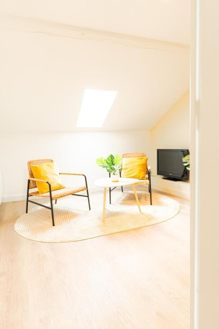 Duplex Confortable En Centre Avec 2 Chambres شالو أو شُمْبانيِ المظهر الخارجي الصورة