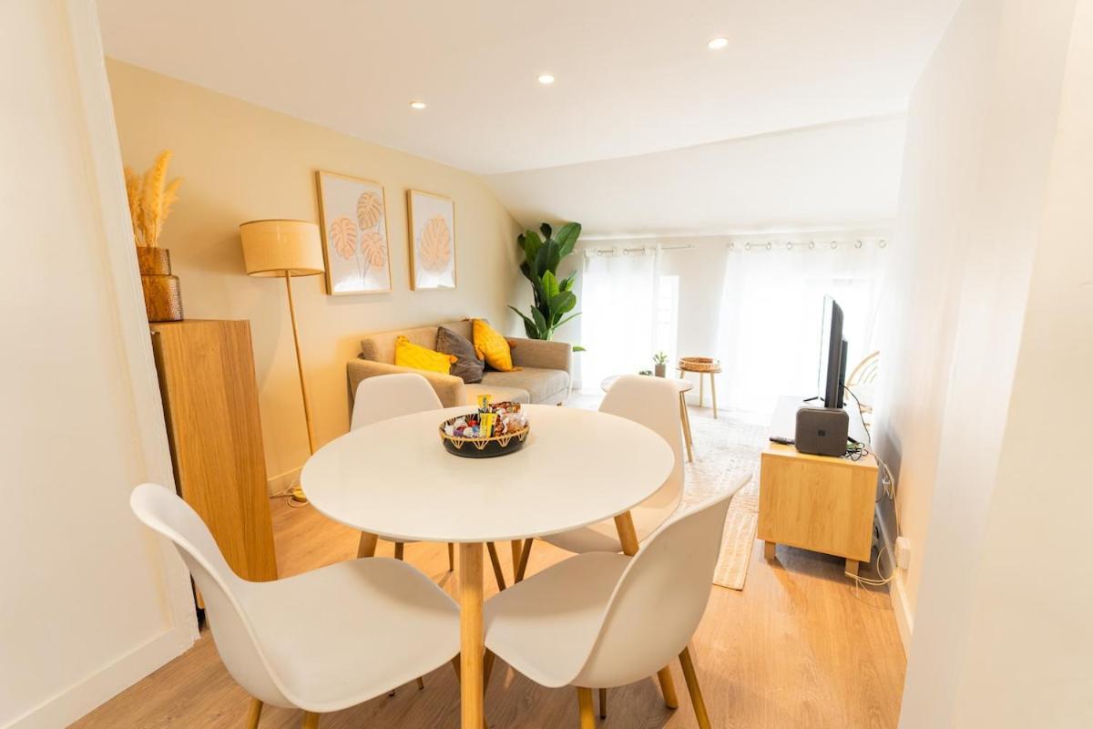 Duplex Confortable En Centre Avec 2 Chambres شالو أو شُمْبانيِ المظهر الخارجي الصورة