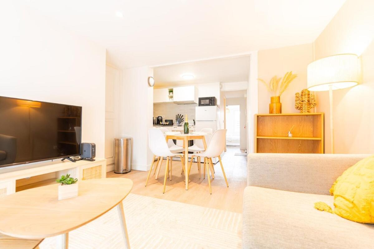 Duplex Confortable En Centre Avec 2 Chambres شالو أو شُمْبانيِ المظهر الخارجي الصورة